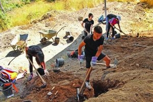 Tzipori_students_Kityat_Bialik_excavations_web_dispatch_082016_iaa